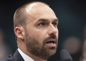 Trump desmente Eduardo Bolsonaro sobre viagem de funcionário ao Brasil