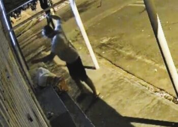 Homem em situação de rua é morto a facadas em frente a bar em Álvaro de Carvalho