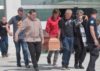 Familiares, amigos e políticos se despedem de Paulo Frateschi na Alesp