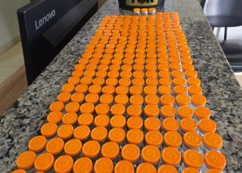 Polícia Rodoviária prende mulher com medicamentos de luxo ocultos em almofadas de pescoço na Raposo Tavares