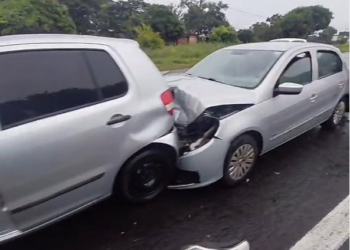 Engavetamento envolvendo 6 veículos deixa três feridos na rodovia SP-294 em Marília
