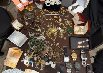 Polícia impede fuga e prende três após roubo a residência na zona sul da capital