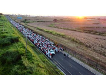 Primeira Caminhada da Divina Misericórdia reúne cerca de 2 mil peregrinos em Marília