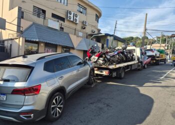 Polícia Militar prende suspeitos e apreende veículos em eventos irregulares na zona Sul da capital