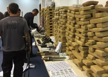 PCC e Comando Vermelho aparecem em lista de grupos sancionados pelos EUA