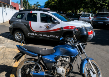 Polícia Militar prende homem por furto de motocicleta e corrupção de menores em Quatá