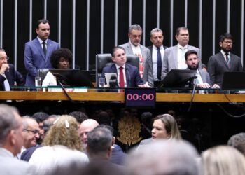 Câmara dos Deputados aprova em dois turnos fim da escala 6×1 com jornada máxima de 40 horas semanais