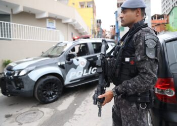 PM impede fuga e prende quatro por tentativa de furto a residência na zona Norte