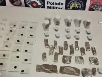 Força Tática prende dois adultos e apreende adolescente por tráfico em Marília