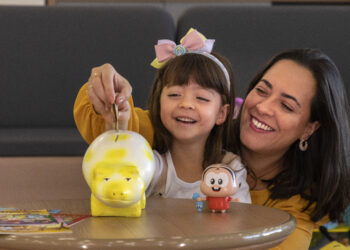 Endividamento das famílias brasileiras bate recorde e reforça importância da educação financeira