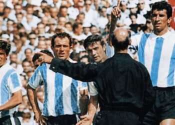 Copa do Mundo: o dia que um jogador da Argentina sentou no tapete vermelho da Rainha 