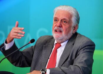 PF intima Jaques Wagner a depor sobre investigações do Banco Master