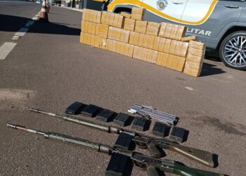 TOR apreende dois fuzis e mais de 158 kg de pasta base de cocaína na rodovia em Itatinga