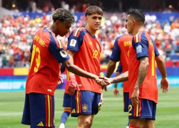 Espanha leva juventude e Argentina aposta em Messi na decisão da Copa