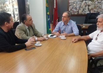 Diretoria da Academia de Letras de Marília apresenta plano de reativação ao presidente da Câmara
