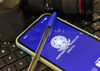 Desemprego cai para 5,3%, o menor para o trimestre terminado em julho