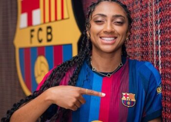 Barcelona compra Kerolin em negociação recorde do futebol feminino