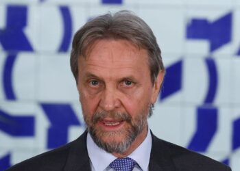 Após AVC isquêmico, líder do PT na Câmara continua internado