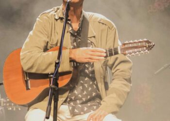 Zeca Collares homenageia Pena Branca e Xavantinho em show com participações especiais no teatro de Marília