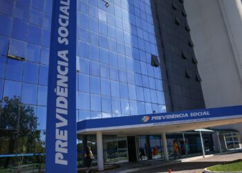 Previsão de gastos com INSS em 2027 é reduzida em R$ 5 bilhões