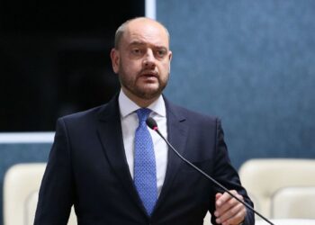 Rio exonera 6,1 mil comissionados e prevê economia de R$ 221 milhões