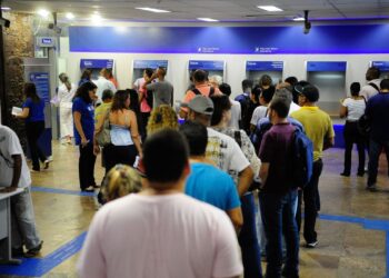 Bancários faazem paralisação de 24 horas nesta quinta-feira