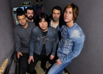 De volta aos anos 90: Supersonic leva nostalgia do Oasis e dos grandes hits da década ao Cão Pererê, em Marília