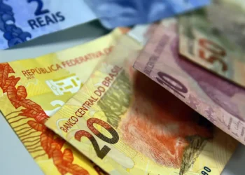 Juros para famílias sobem em agosto e inadimplência chega a 6%