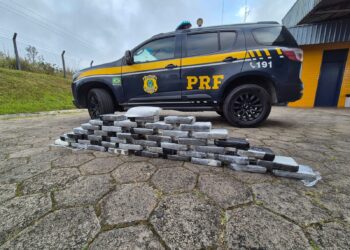 PRF intercepta cocaína em fundo falso acionado por cartão magnético no interior de SP