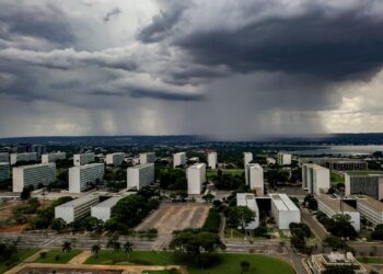 Orçamento de 2027 limita reajuste real de servidores públicos