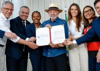 Lula sanciona lei de incentivo ao desenvolvimento do futebol feminino