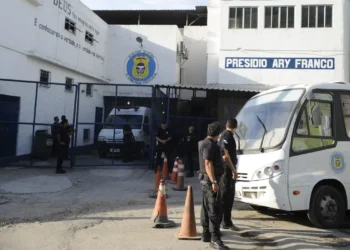 Sistema prisional transfere bilhões em custos para famílias de presos