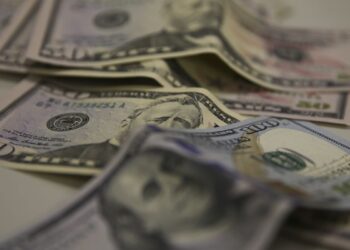 Brasil e EUA retomam negociação após tarifaços de 25% e 12,5%
