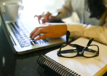 Programa oferece cursos gratuitos sobre IA para professores