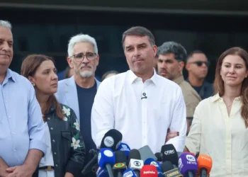 STF nega ter ordenado buscas em endereços de Flávio Bolsonaro