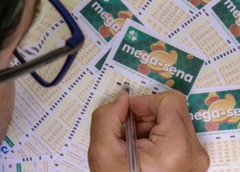 Mega-Sena acumula para R$ 230 milhões; confira os números sorteados