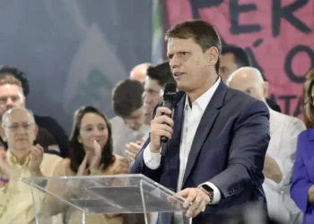 Tarcísio de Freitas é reeleito no 1º turno e recebe quase 90 mil votos em Marília