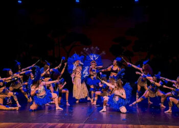 Gisele Bastos Espaço de Dança leva o folclore amazônico ao Teatro Municipal com o espetáculo Entre o Azul e o Vermelho