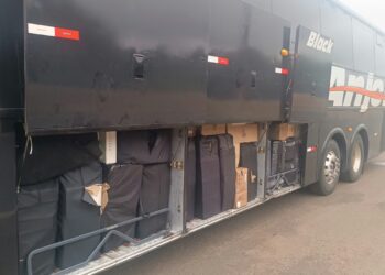 Ônibus com 90 volumes de contrabando do Paraguai é retido em Assis