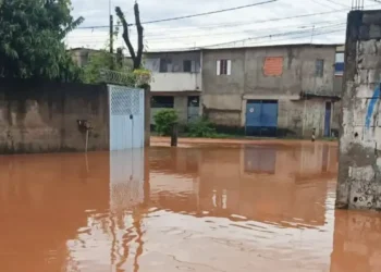 Bombeiros encontram corpo de mulher levada por correnteza