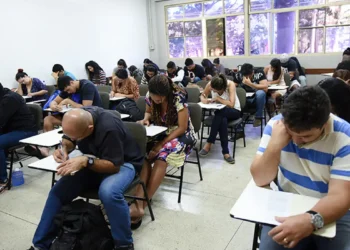 Provas de português para estrangeiros começam nesta terça-feira
