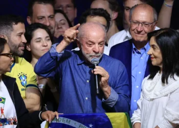 Motta e Alcolumbre, líderes do Congresso Nacional, parabenizam Lula