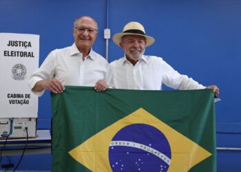 Mendonça multa Flávio por impulsionar post negativo contra Lula