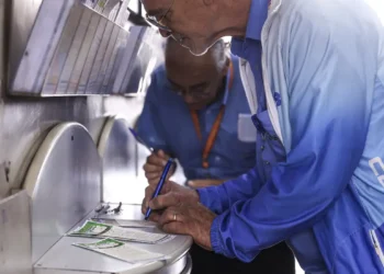 Mega-Sena acumula, e próximo prêmio será de R$ 300 milhões