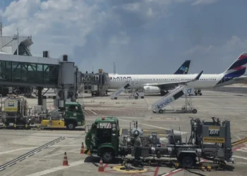Petrobras reajusta preço médio do querosene de aviação em 11,76%