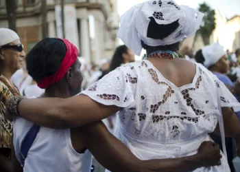 Ataques a símbolos religiosos reacendem debate sobre intolerância