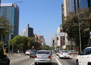 Economistas propõem taxar ricos em vez de cortar gastos sociais