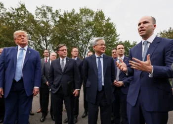 Trump anuncia autorregulação da IA por bigtechs em meio a temor social